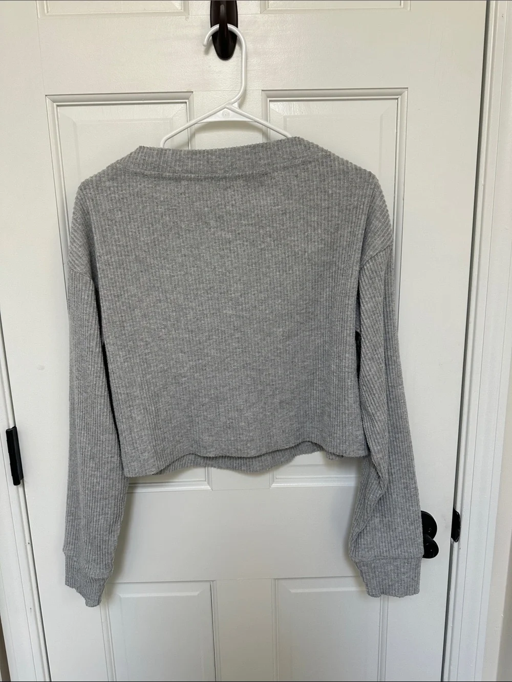 ALO Yoga Grey Ribbed V-Neck Cropped Sweatshirt